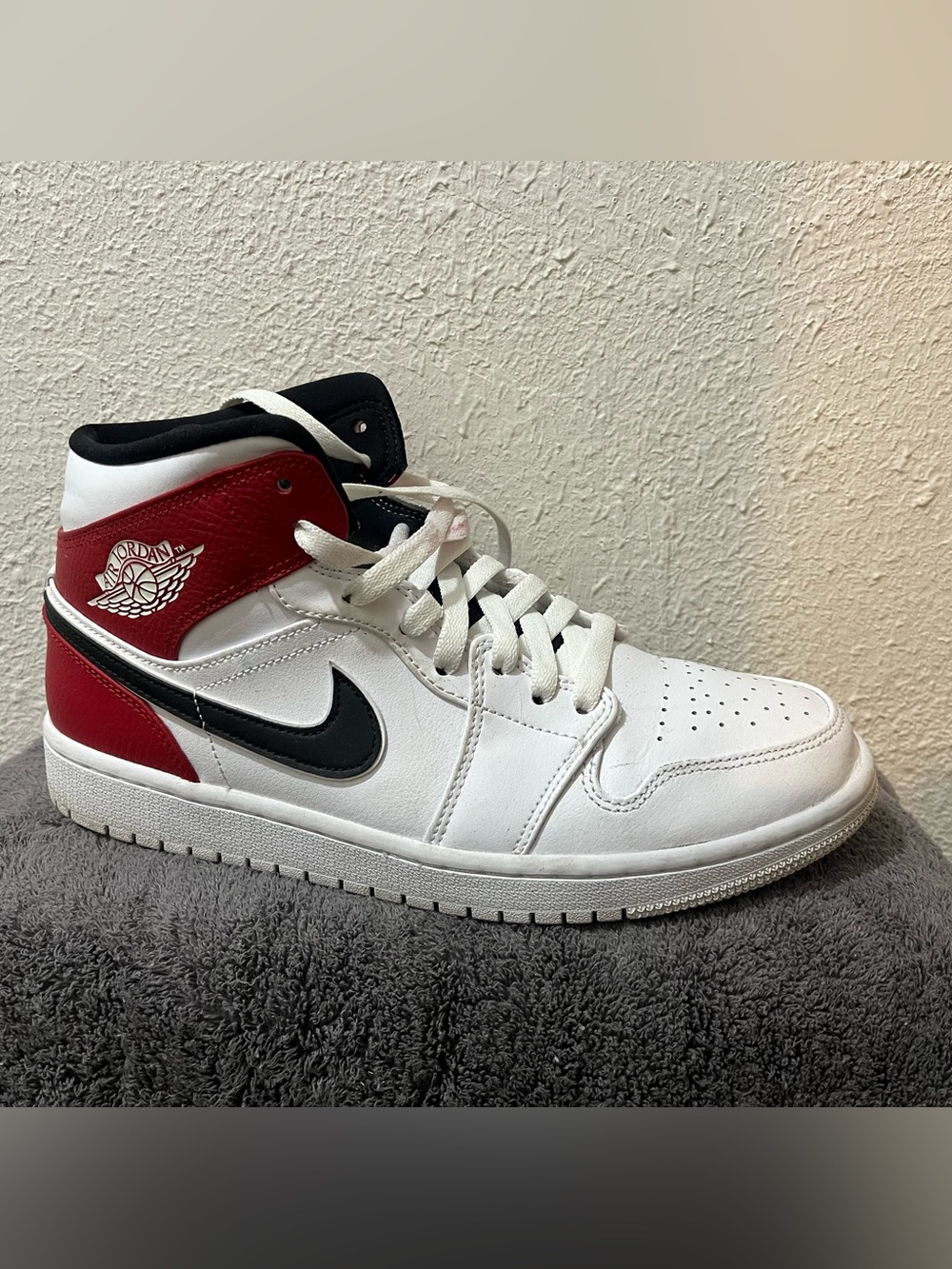 Air Jordan 1 Mid White Chicago